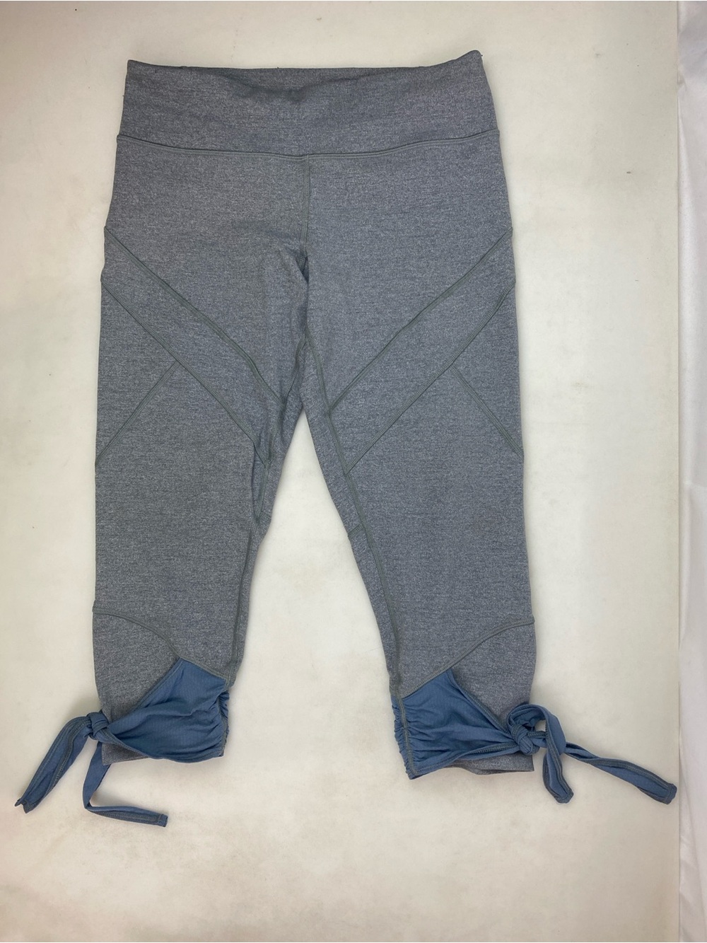 Lululemon Gather & Crow Crop Size 8 Gray Blue Ruched Tie Leggings